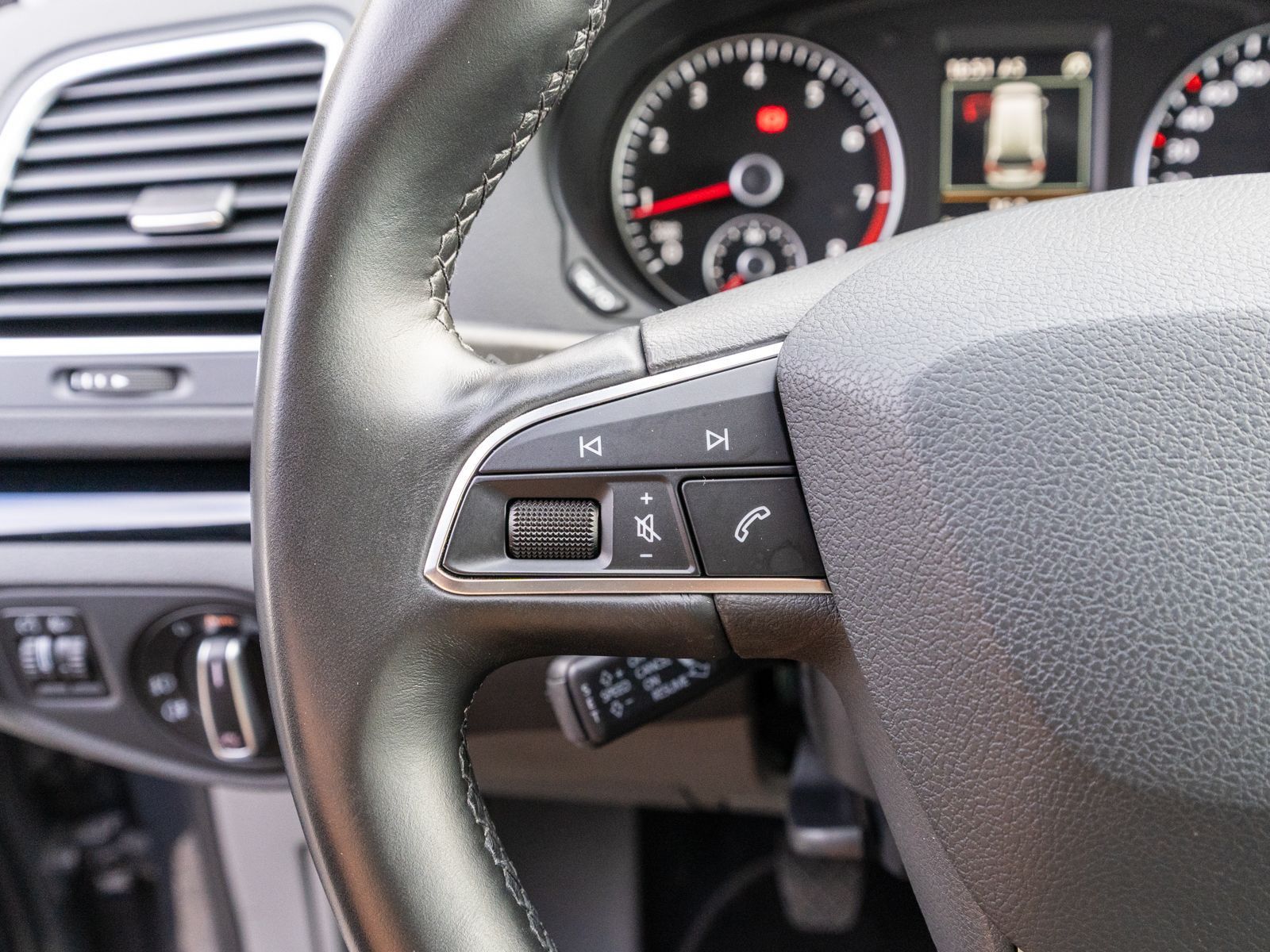 Fahrzeugabbildung SEAT Alhambra Style 1.4 TSI Navi RFK SHZ GRA AHK 7-S