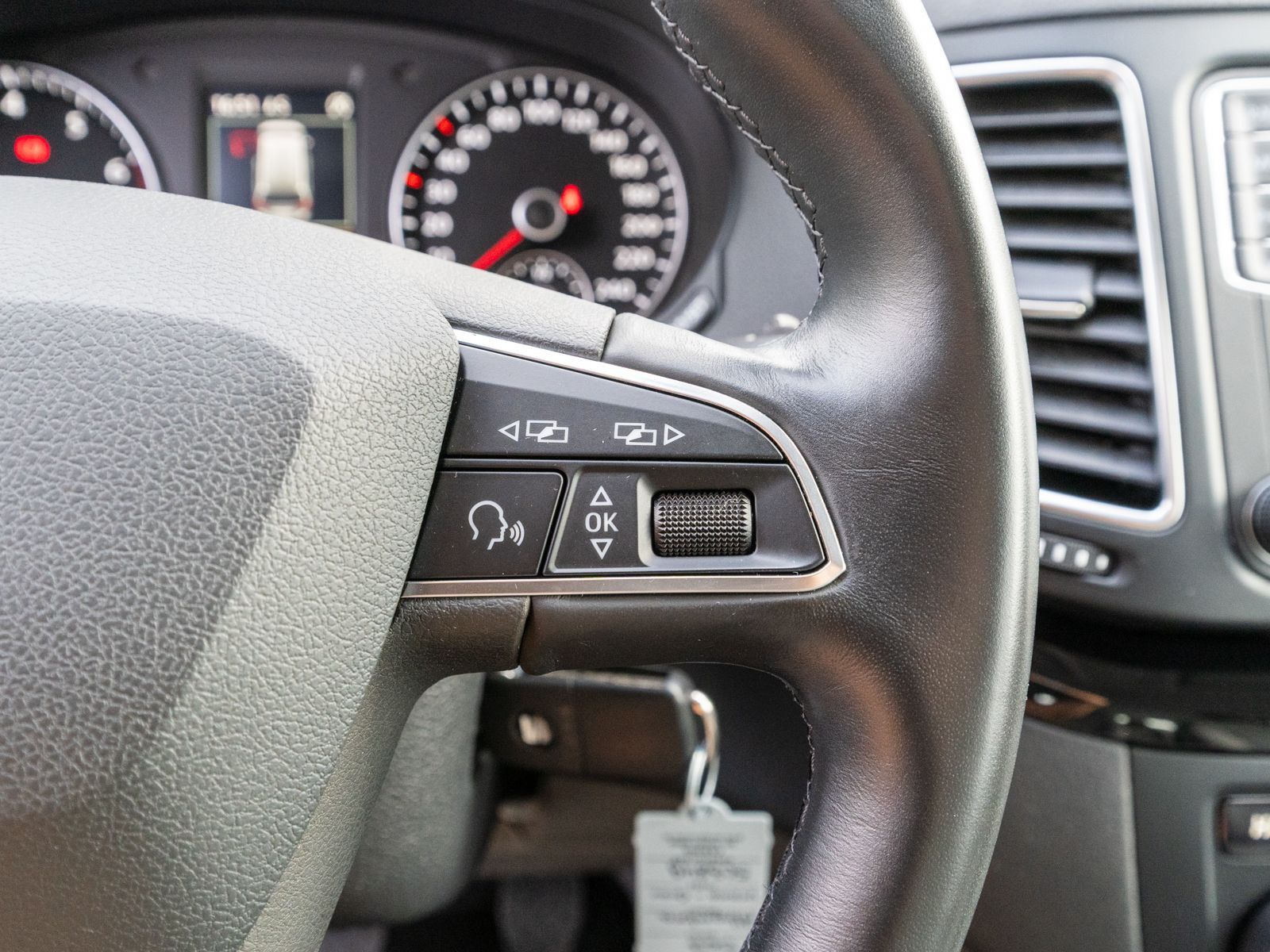 Fahrzeugabbildung SEAT Alhambra Style 1.4 TSI Navi RFK SHZ GRA AHK 7-S