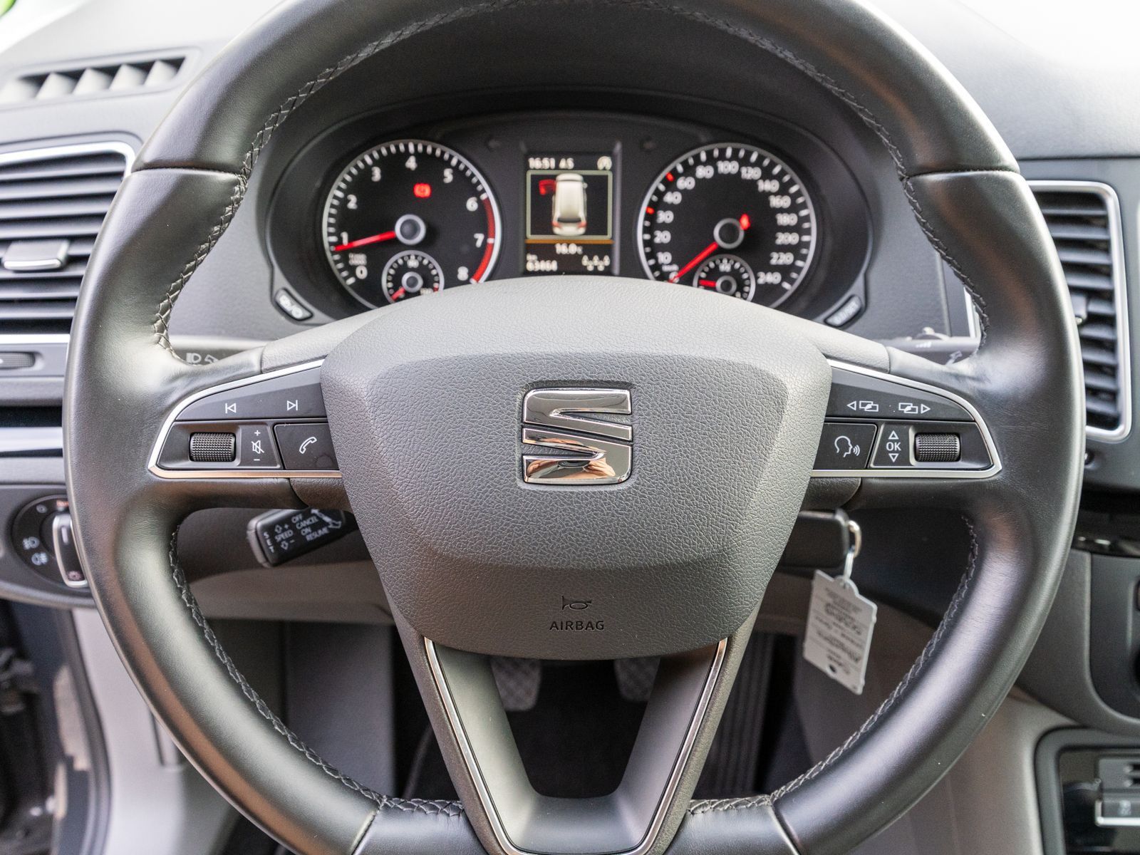 Fahrzeugabbildung SEAT Alhambra Style 1.4 TSI Navi RFK SHZ GRA AHK 7-S