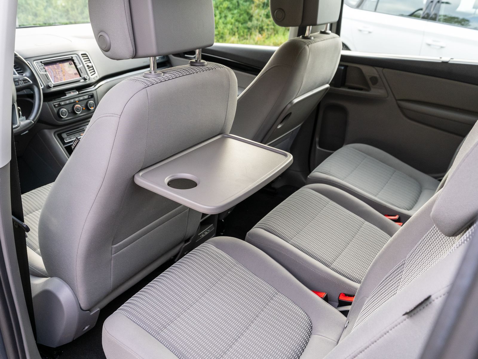 Fahrzeugabbildung SEAT Alhambra Style 1.4 TSI Navi RFK SHZ GRA AHK 7-S