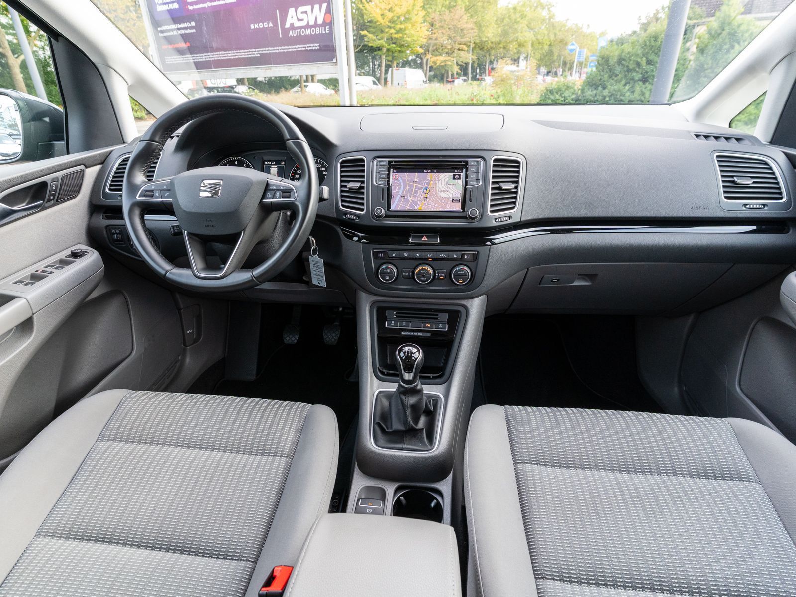 Fahrzeugabbildung SEAT Alhambra Style 1.4 TSI Navi RFK SHZ GRA AHK 7-S
