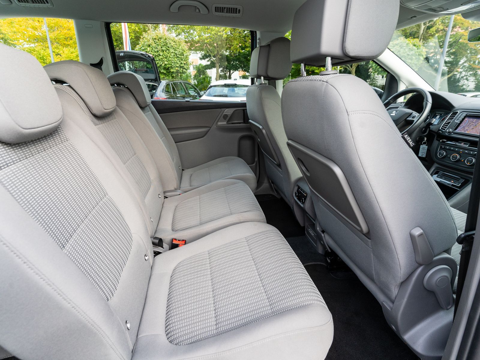 Fahrzeugabbildung SEAT Alhambra Style 1.4 TSI Navi RFK SHZ GRA AHK 7-S