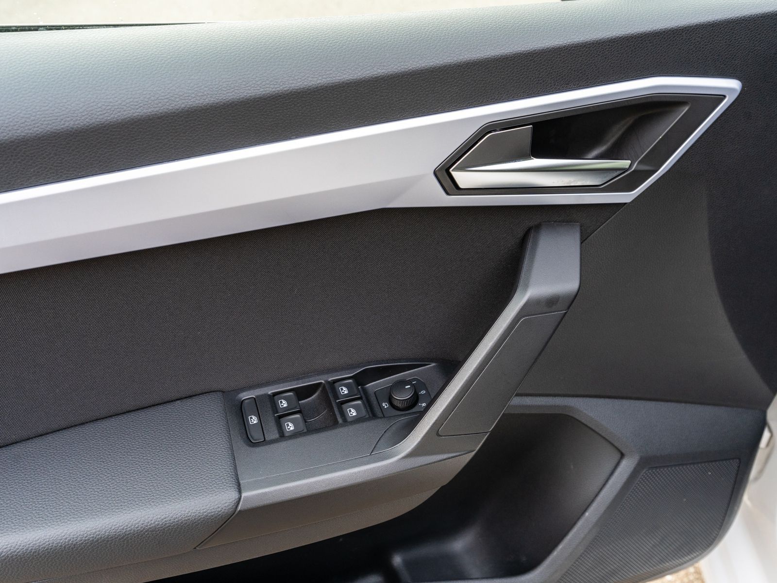 Fahrzeugabbildung SEAT Ibiza FR-Line 1.0 TSI LED Navi PDC SHZ VC GRA