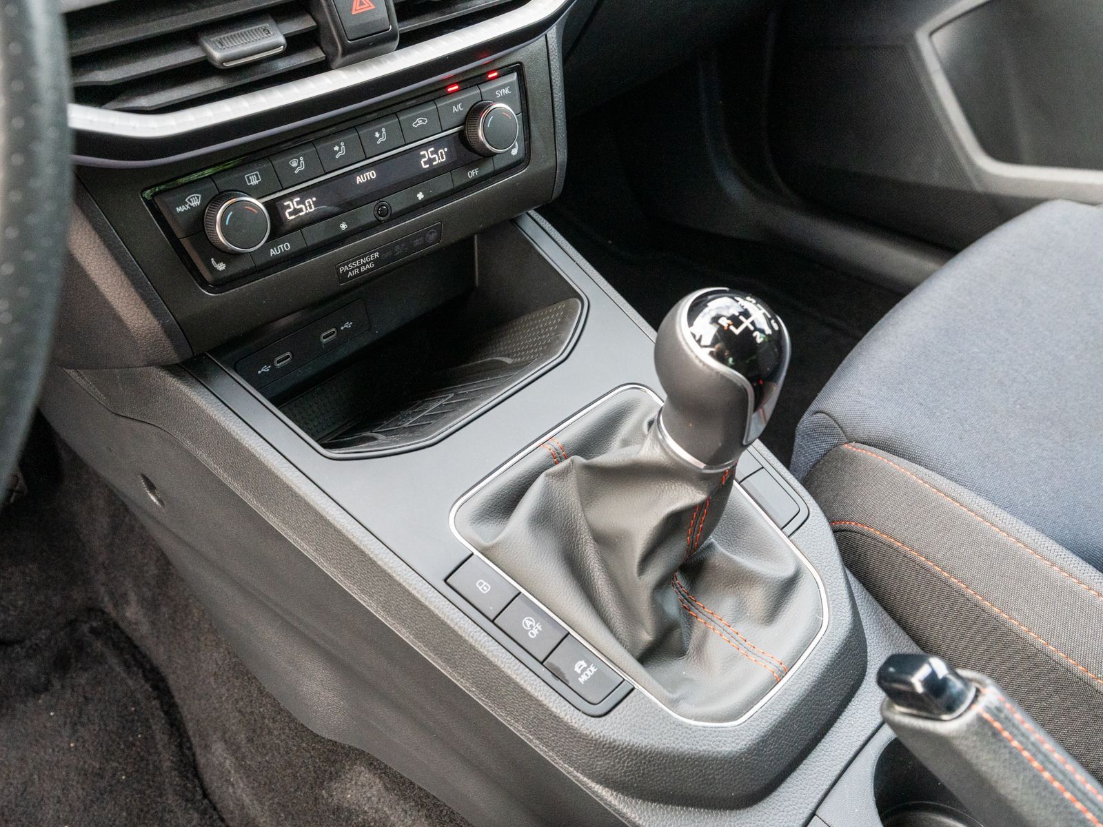 Fahrzeugabbildung SEAT Ibiza FR-Line 1.0 TSI LED Navi PDC SHZ VC GRA