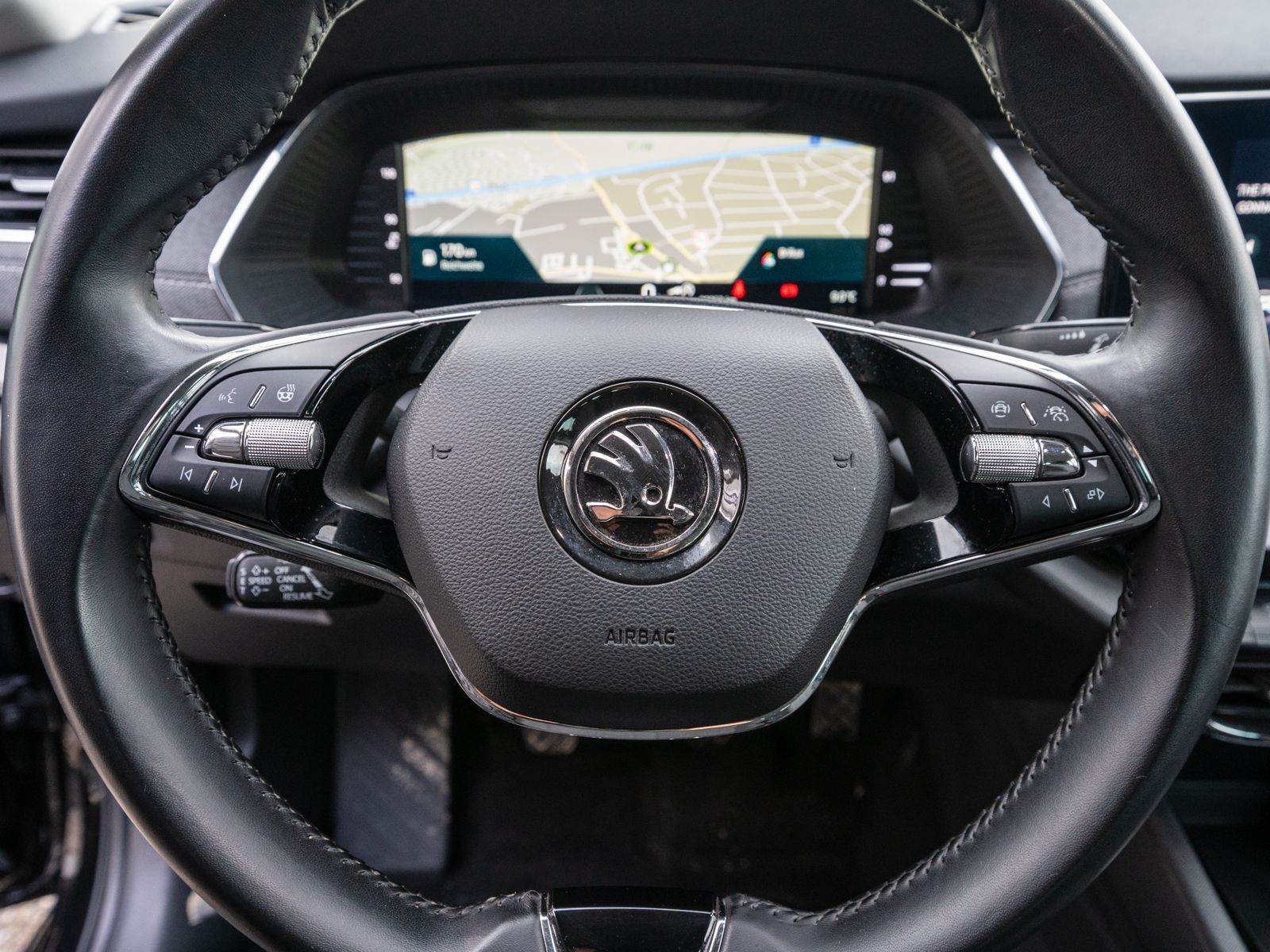 Fahrzeugabbildung SKODA Octavia Combi First Edition 1.5 TSI LED RFK HUD