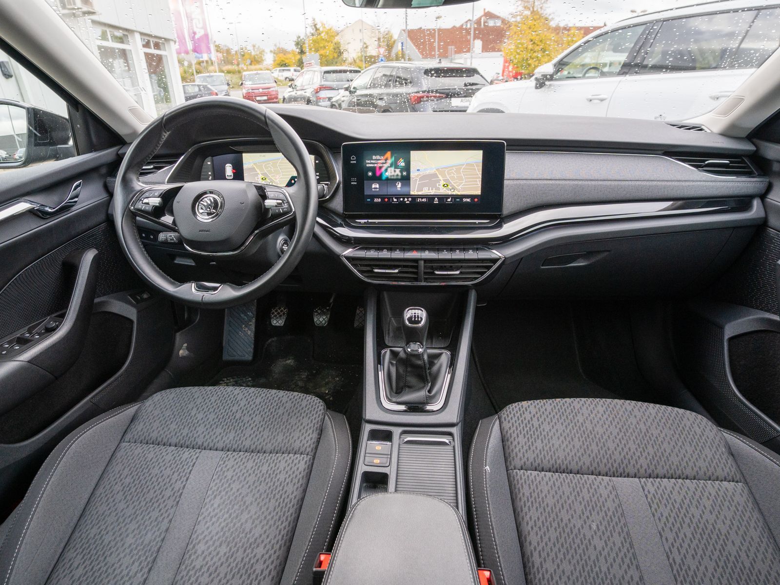 Fahrzeugabbildung SKODA Octavia Combi First Edition 1.5 TSI LED RFK HUD