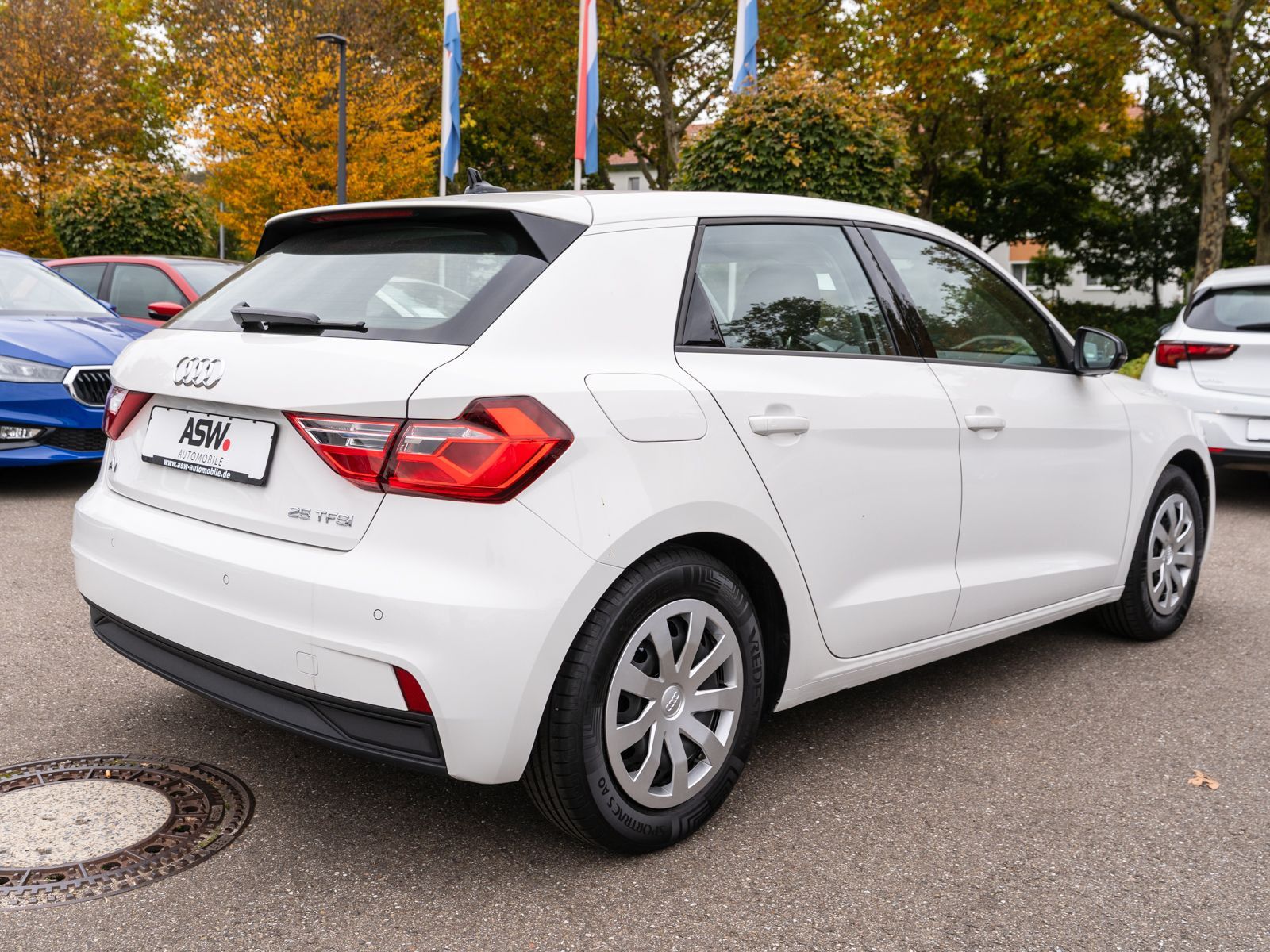 Fahrzeugabbildung Audi A1 Sportback 25 TFSI Navi PDC v/h VC