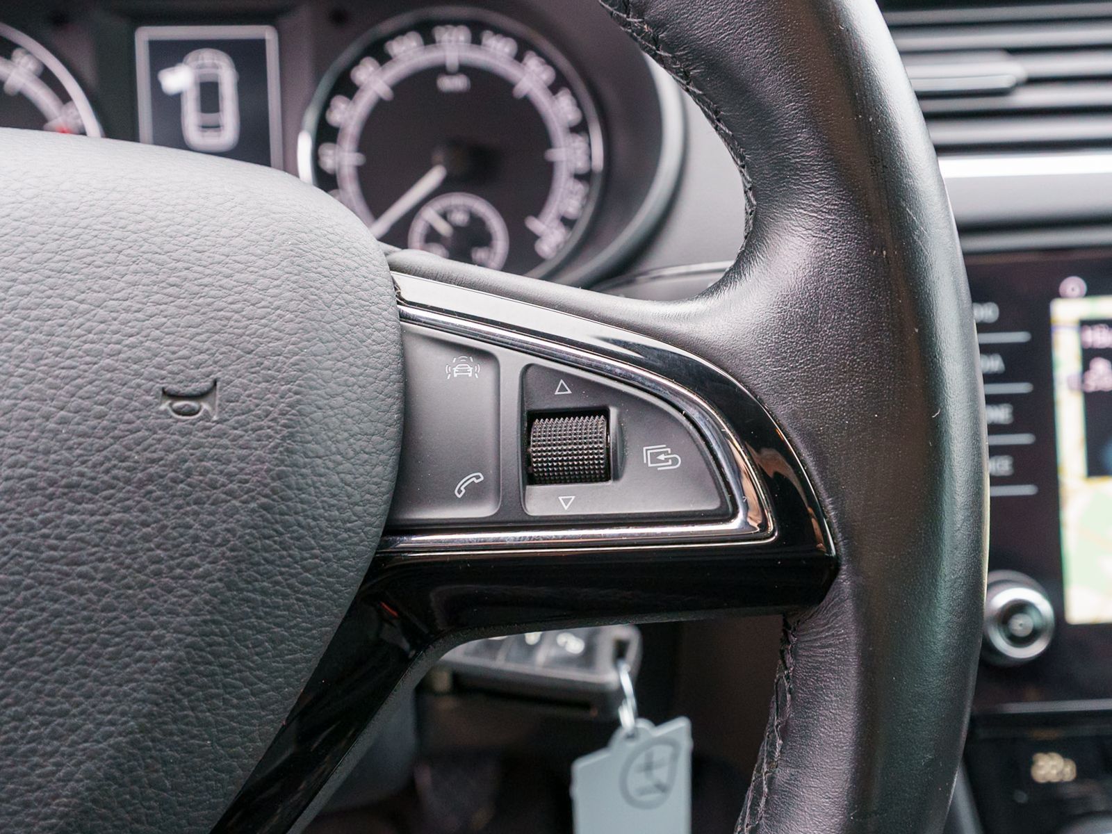 Fahrzeugabbildung SKODA Octavia Combi Ambition 1.4 TSI LED Navi PDC AHK