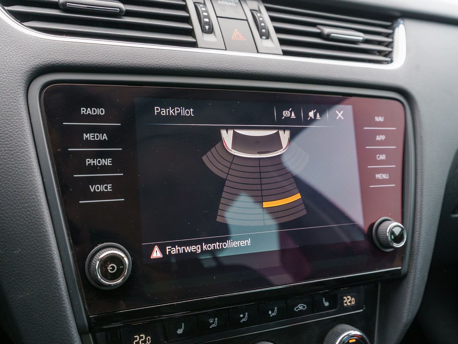 Fahrzeugabbildung SKODA Octavia Combi Ambition 1.4 TSI LED Navi PDC AHK