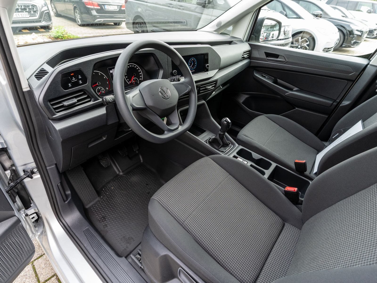 Fahrzeugabbildung Volkswagen Caddy Cargo 1.5 TSI Klimaauto PDC v/h DAB+