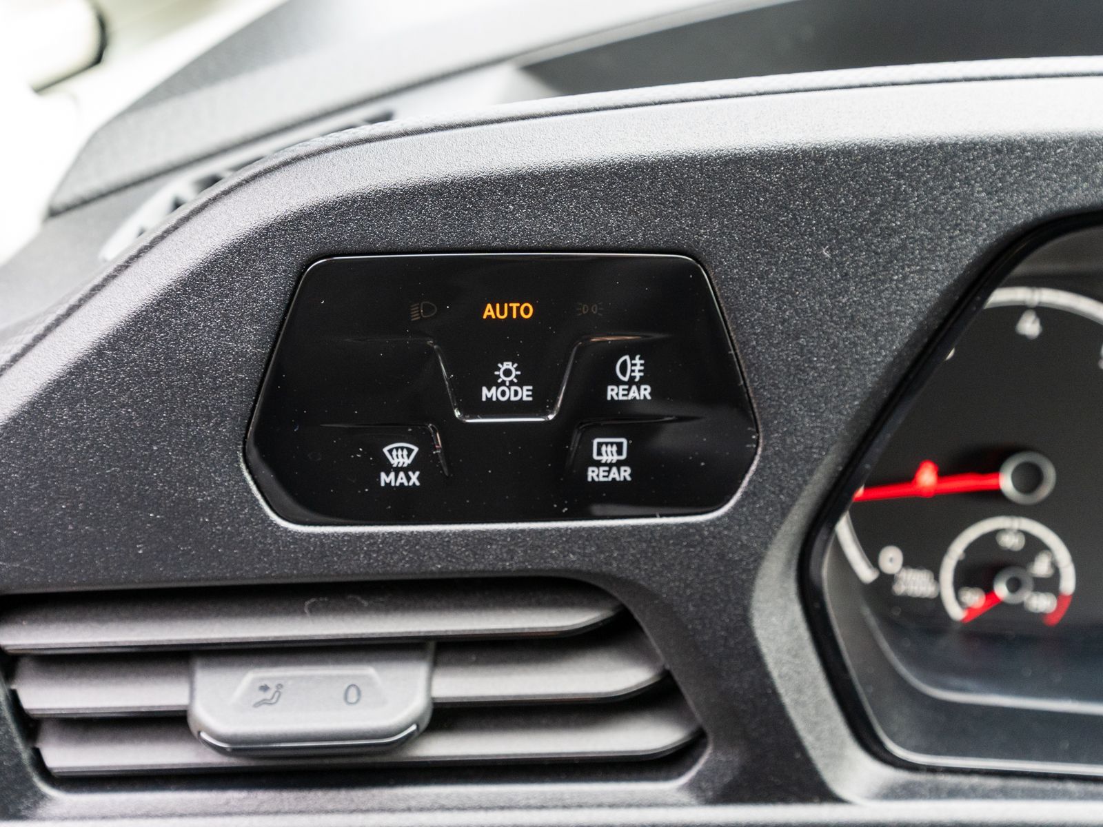 Fahrzeugabbildung Volkswagen Caddy Cargo 1.5 TSI Klimaauto PDC v/h DAB+