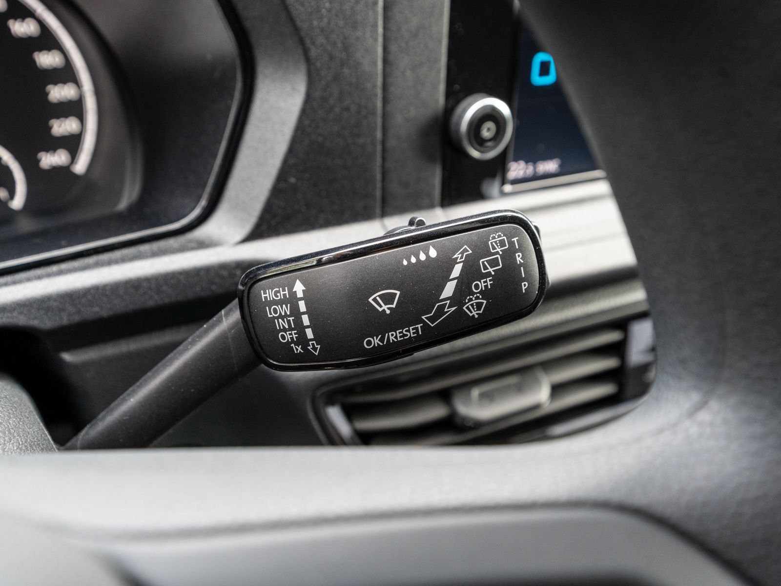 Fahrzeugabbildung Volkswagen Caddy Cargo 1.5 TSI Klimaauto PDC v/h DAB+