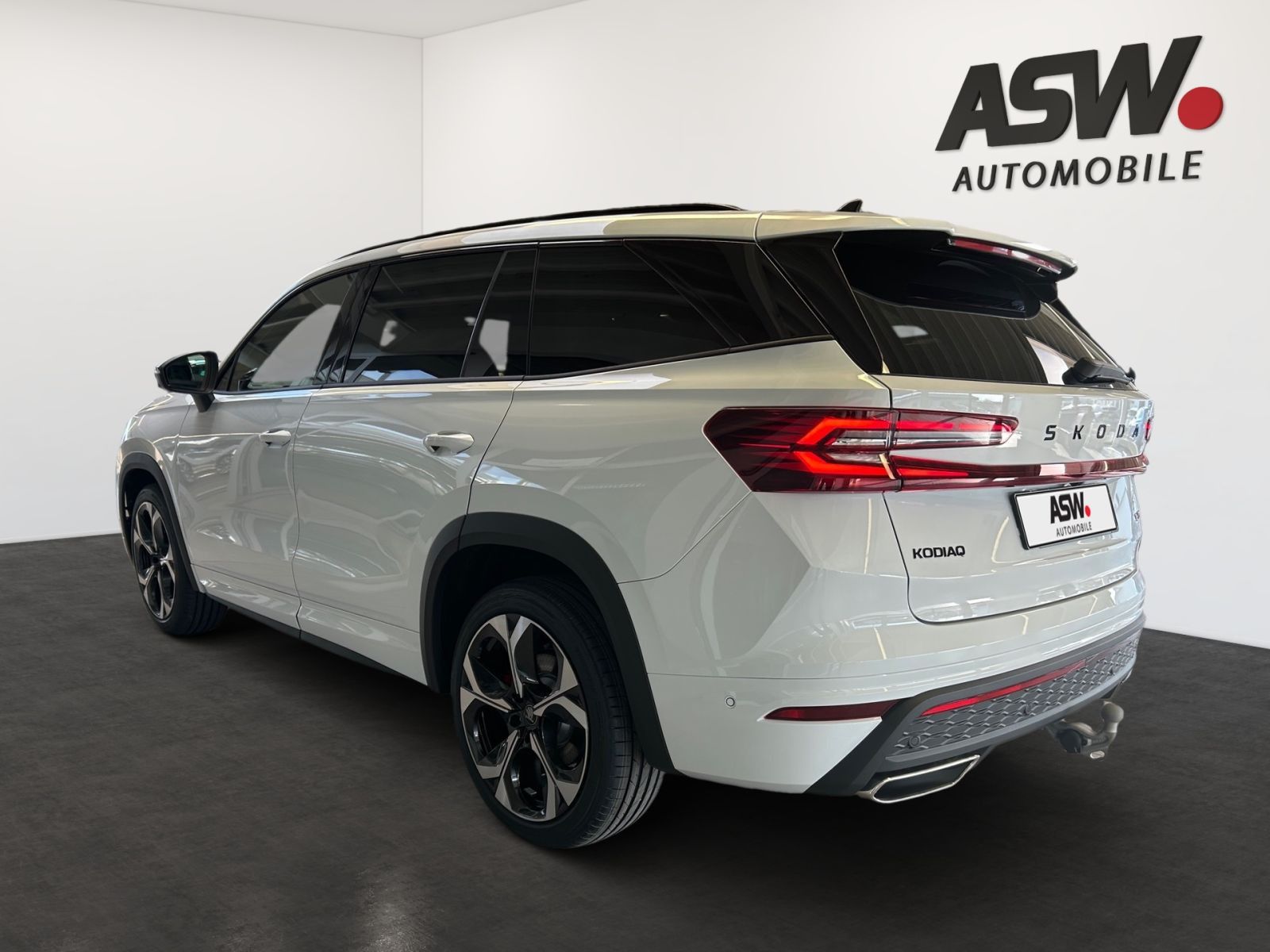 Fahrzeugabbildung SKODA Kodiaq RS 2,0TSI 265PS DSG 4x4 ACC 360° Pano AHK