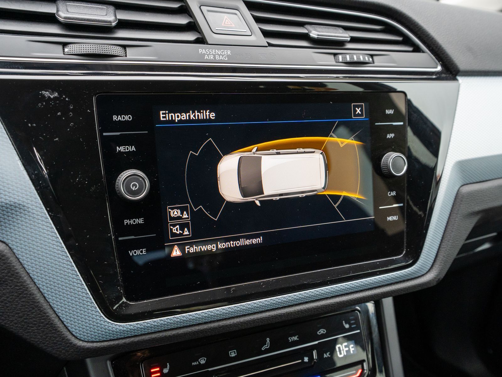 Fahrzeugabbildung Volkswagen Touran Goal 1.5 TSI DSG LED Navi ACC PDC AHK 7-S
