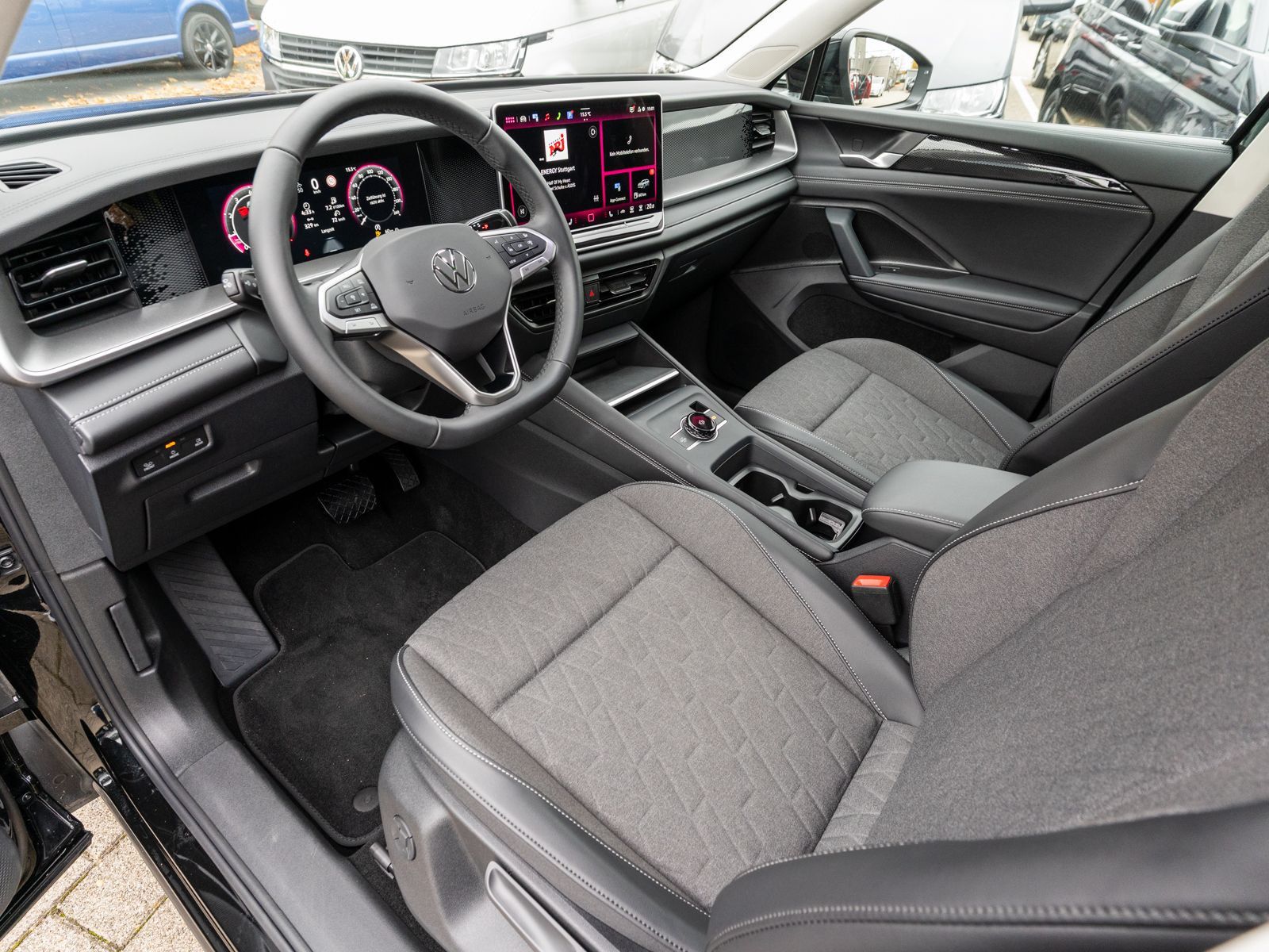 Fahrzeugabbildung Volkswagen Tayron Life 1.5 TSI DSG LED Navi RFK ACC SHZ AHK