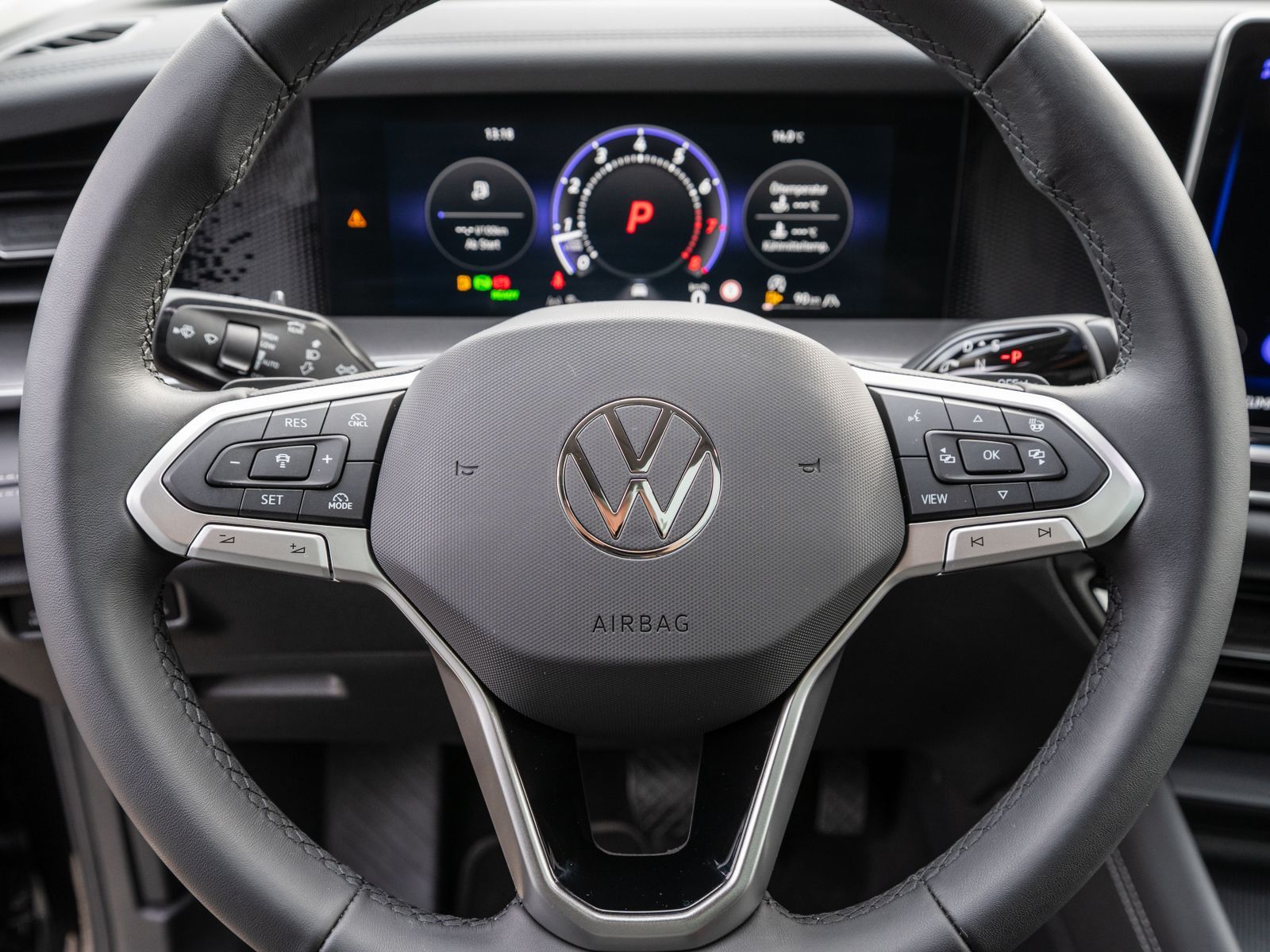 Fahrzeugabbildung Volkswagen Tayron Life 1.5TSI DSG LED Navi RFK PANO HUD AHK