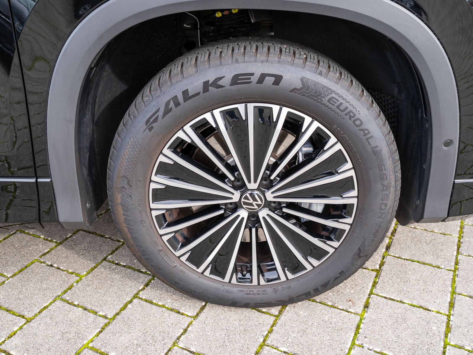 Fahrzeugabbildung Volkswagen Tayron Life 1.5TSI DSG LED Navi RFK PANO HUD AHK