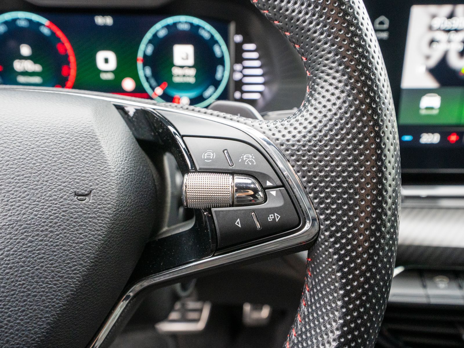 Fahrzeugabbildung SKODA Octavia RS Combi 2.0 TDI DSG LED Navi HUD Stdhzg