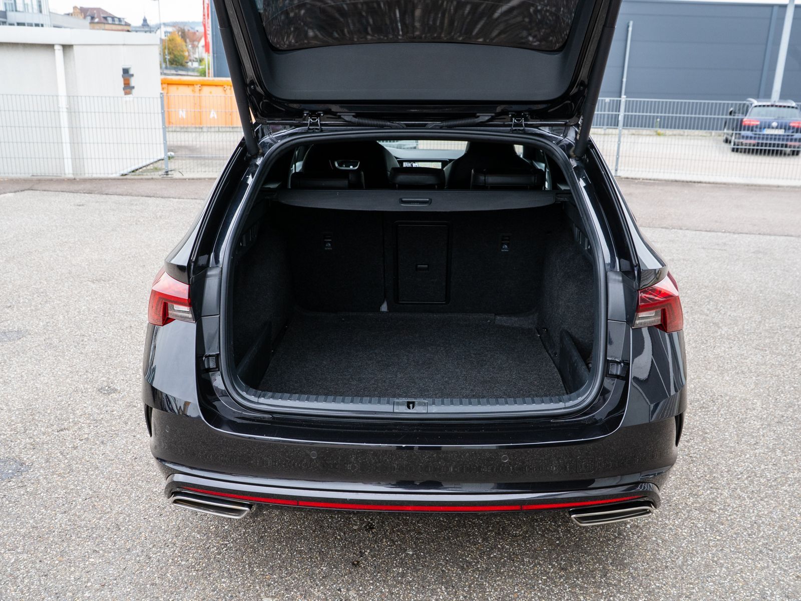 Fahrzeugabbildung SKODA Octavia RS Combi 2.0 TDI DSG LED Navi HUD Stdhzg