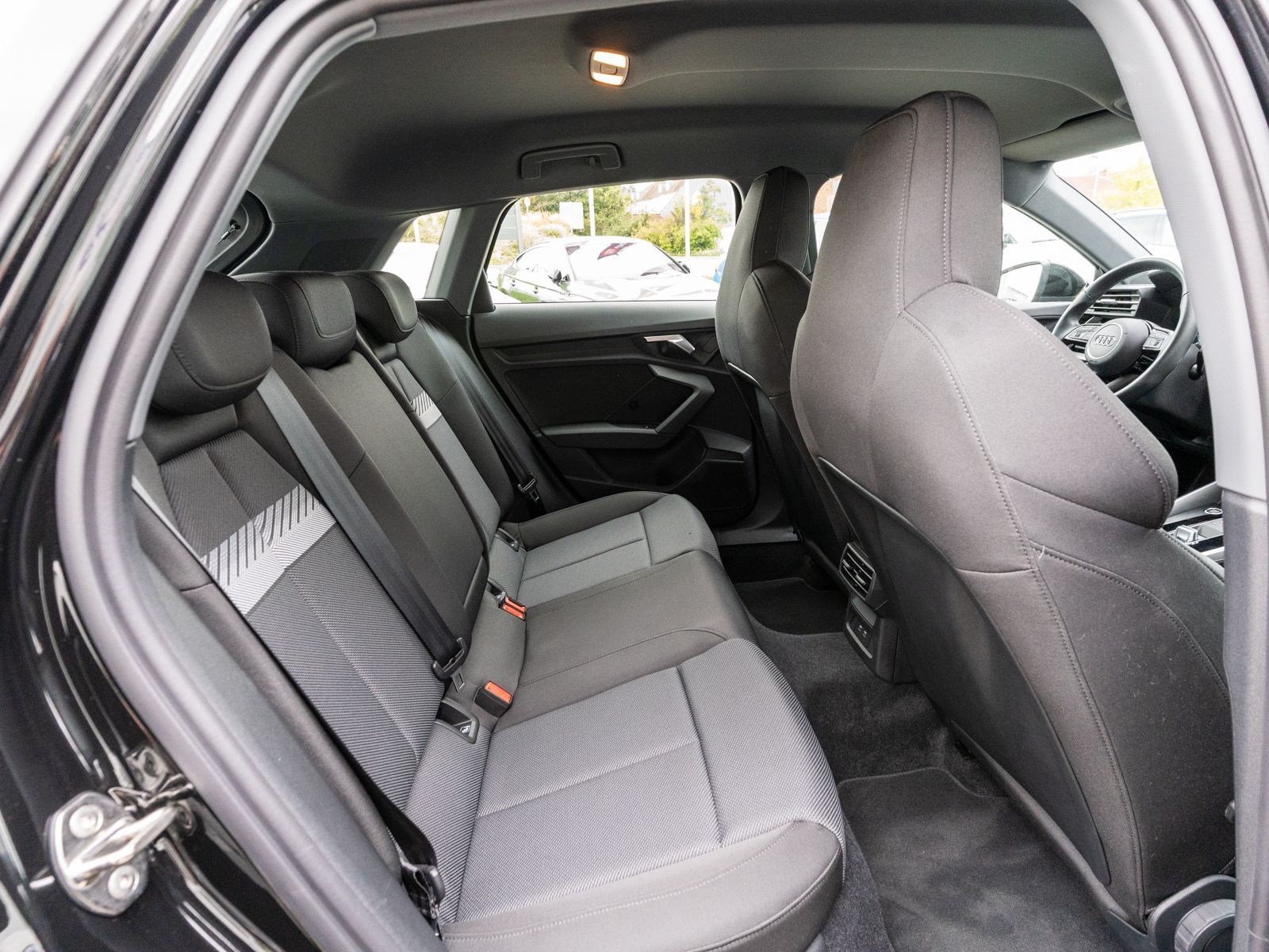Fahrzeugabbildung Audi A3 Sportback S line 35 TFSI Stronic LED Navi PDC