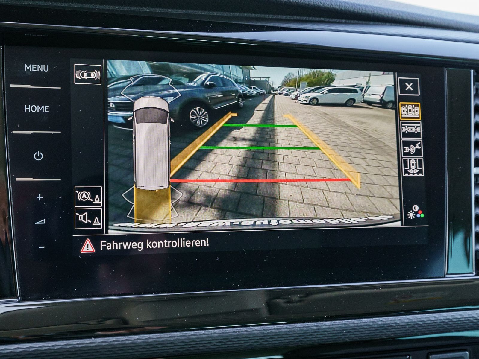 Fahrzeugabbildung Volkswagen T6.1 Multivan Highline 2.0 TDI DSG LED NAVI AHK