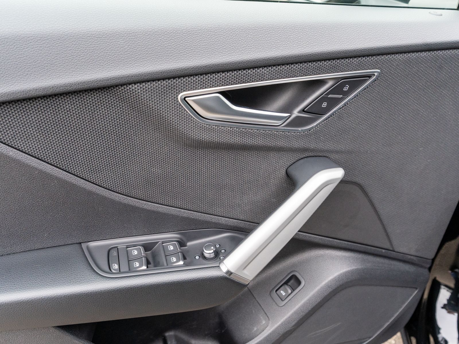 Fahrzeugabbildung Audi Q2 advanced 35TDI Stronic NAVI LED ACC RFK LEDER