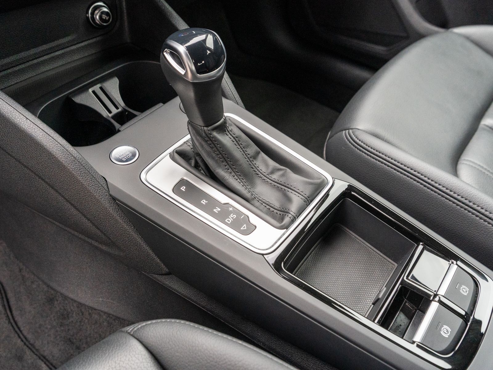 Fahrzeugabbildung Audi Q2 advanced 35TDI Stronic NAVI LED ACC RFK LEDER