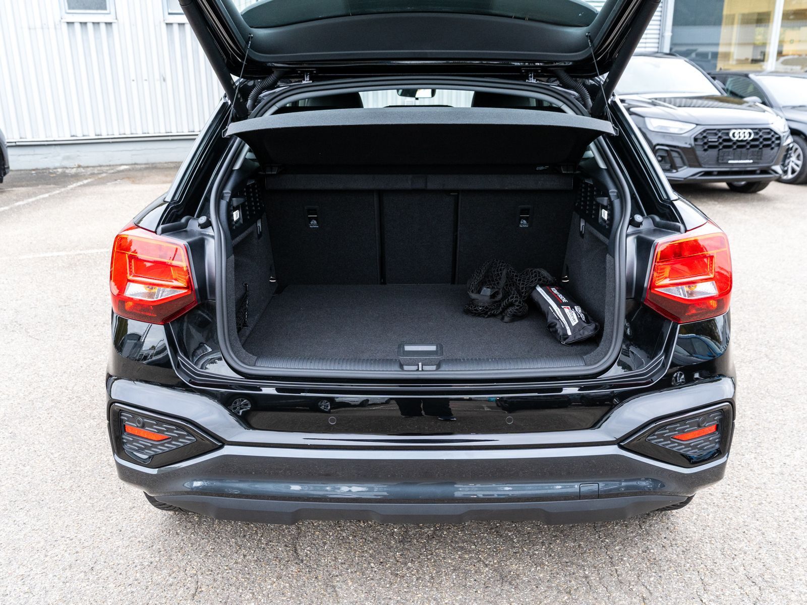 Fahrzeugabbildung Audi Q2 advanced 35TDI Stronic NAVI LED ACC RFK LEDER