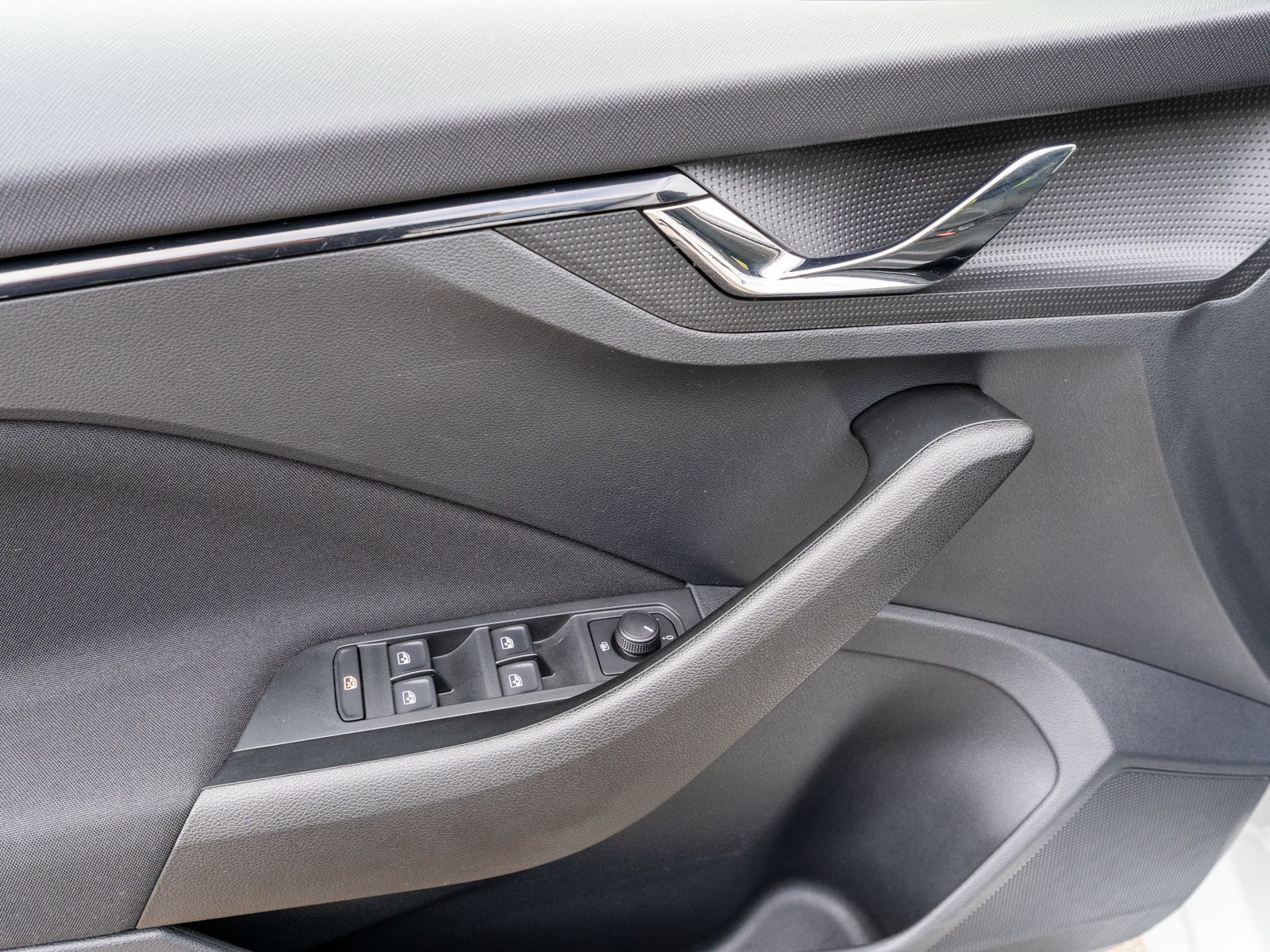 Fahrzeugabbildung SKODA Scala Ambition 1.0 TSI LED RFK SHZ GRA SmartLink