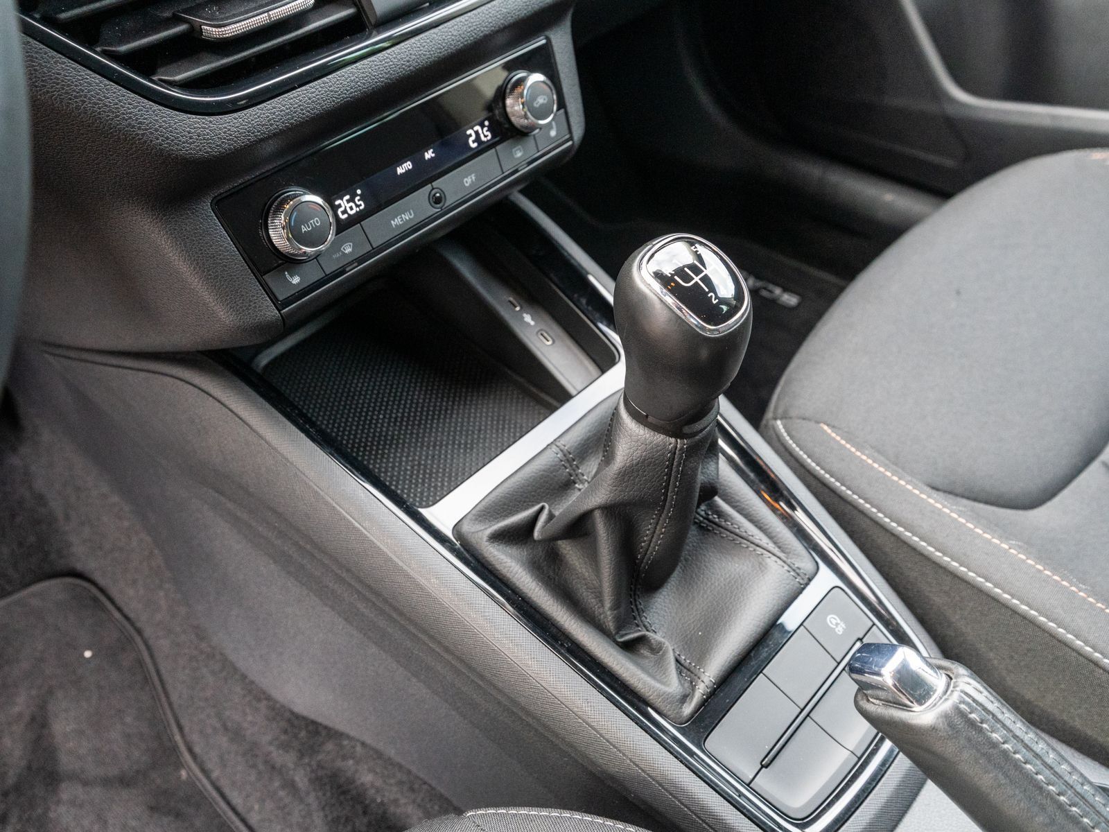 Fahrzeugabbildung SKODA Scala Ambition 1.0 TSI LED RFK SHZ GRA SmartLink