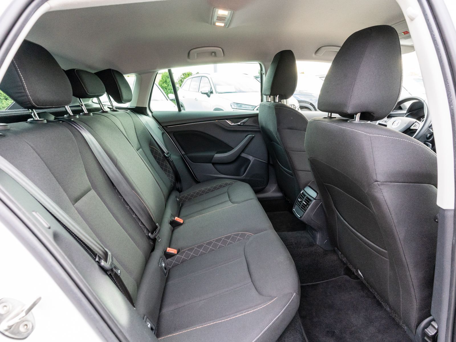 Fahrzeugabbildung SKODA Scala Ambition 1.0 TSI LED RFK SHZ GRA SmartLink