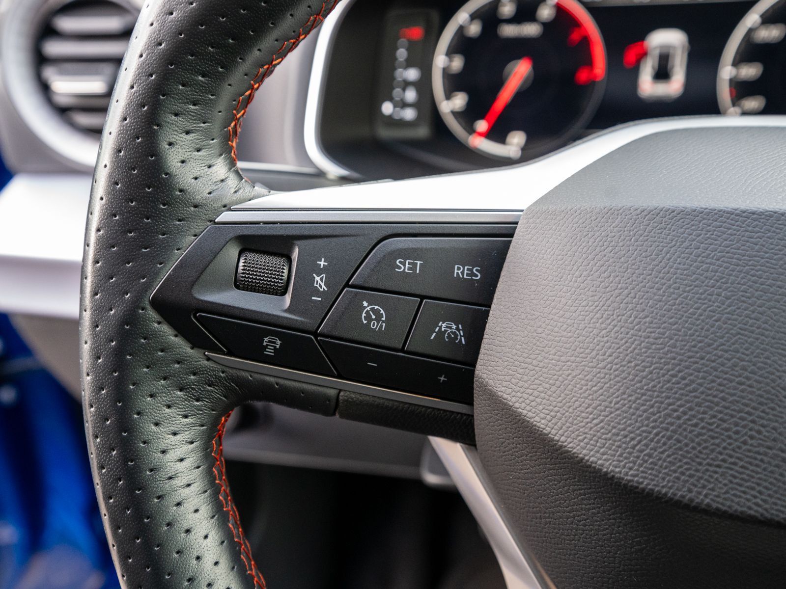 Fahrzeugabbildung SEAT Arona FR-Line 1.0 TSI LED Navi RFK ACC PDC SHZ