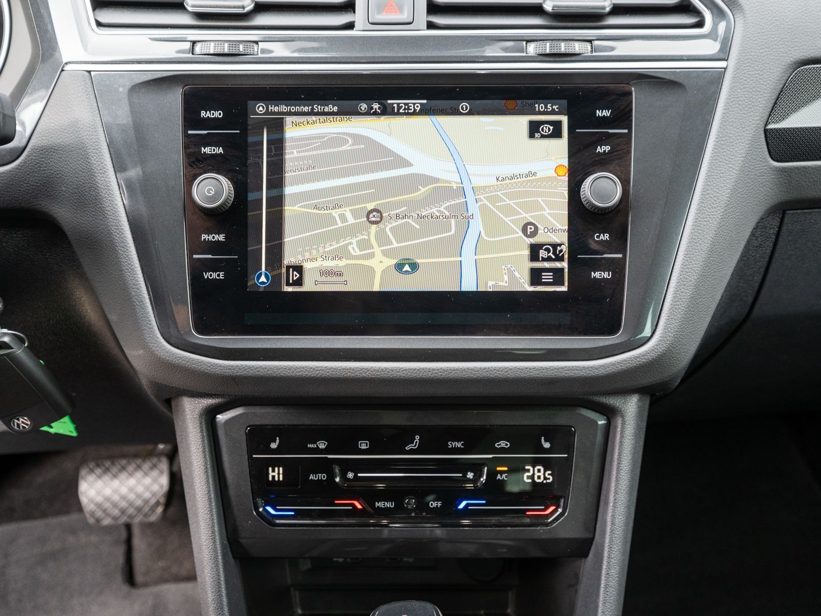 Fahrzeugabbildung Volkswagen Tiguan Life 2.0 TDI DSG LED NAVI PDC ACC SHZ