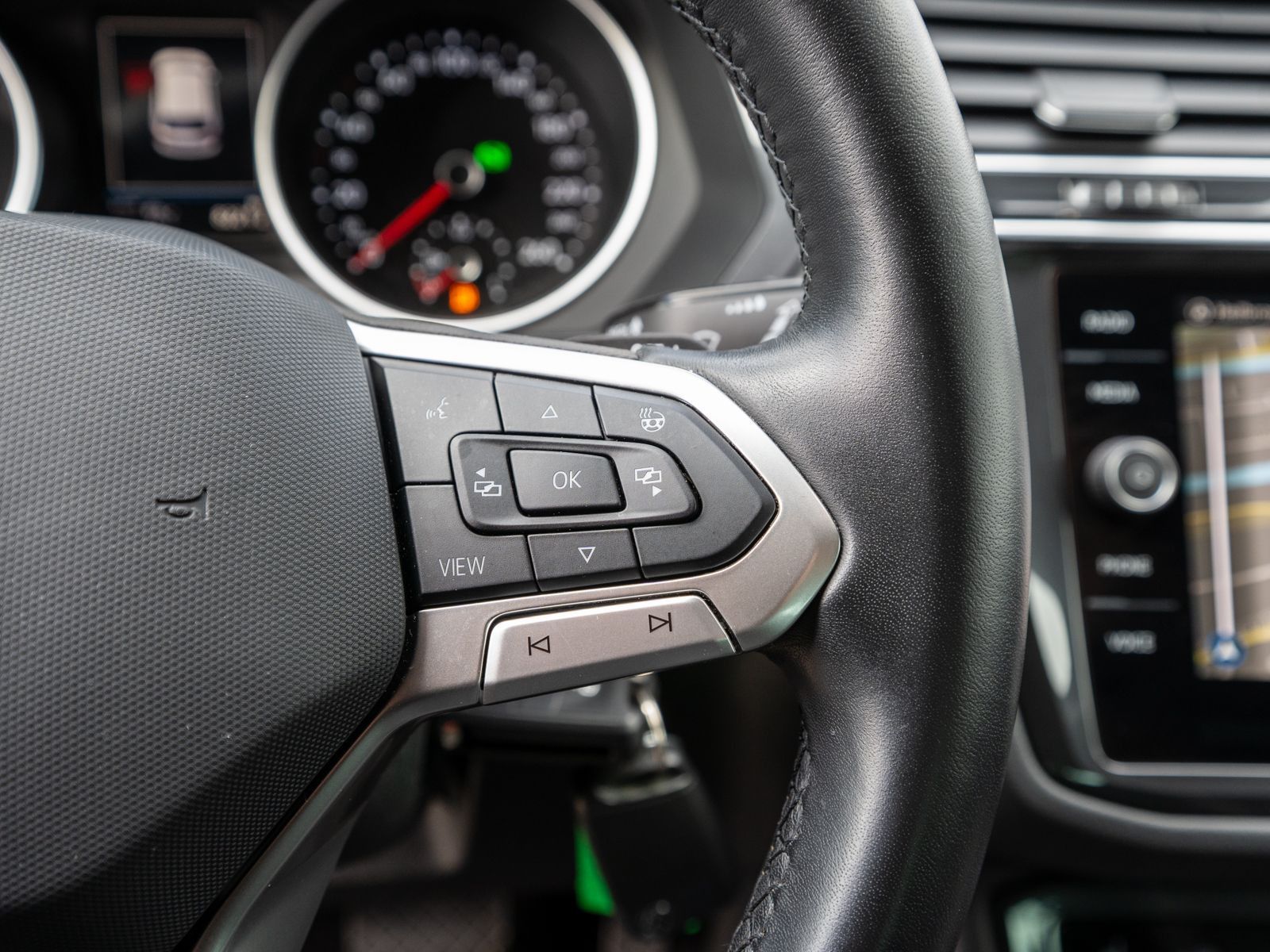 Fahrzeugabbildung Volkswagen Tiguan Life 2.0 TDI DSG LED NAVI PDC ACC SHZ