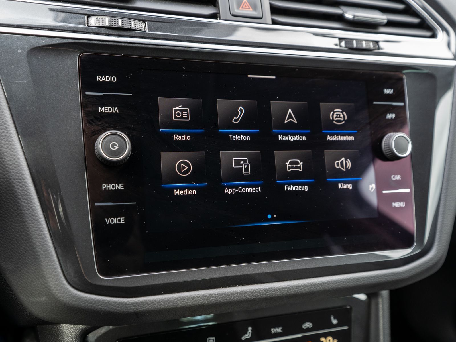 Fahrzeugabbildung Volkswagen Tiguan Life 2.0 TDI DSG LED NAVI PDC ACC SHZ