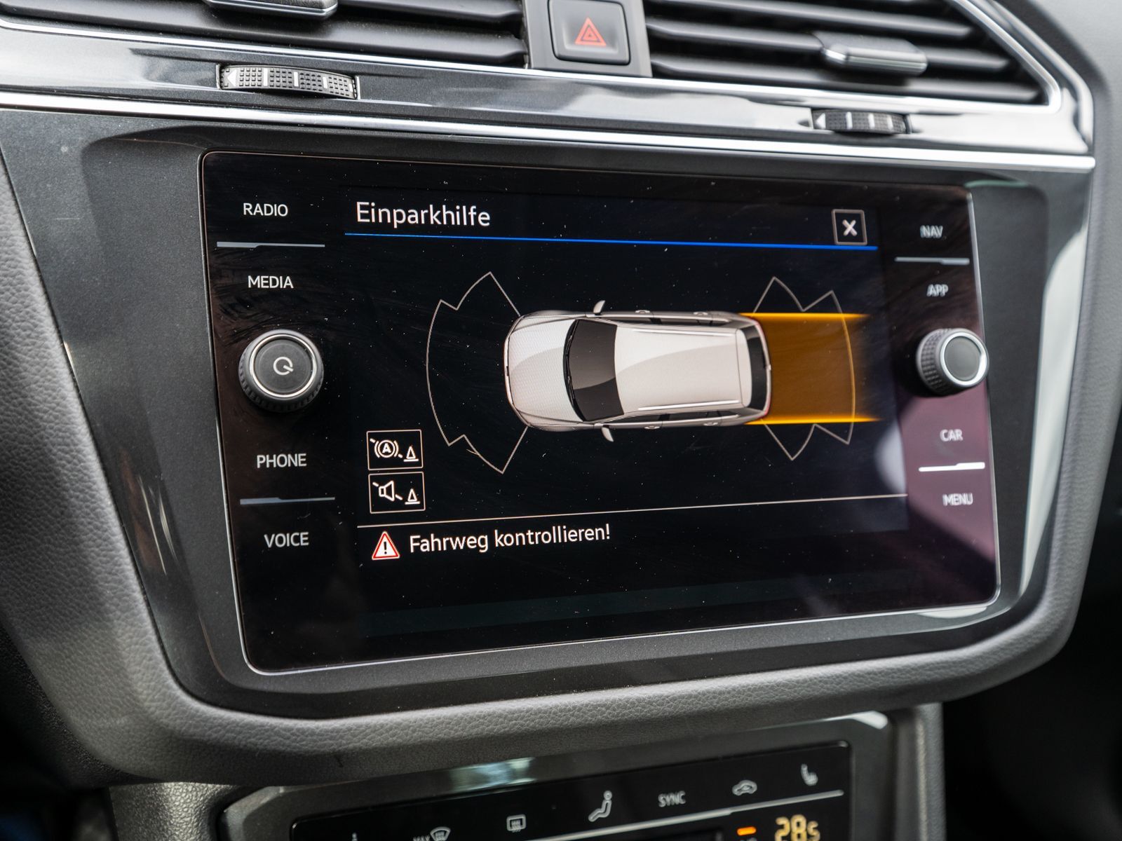 Fahrzeugabbildung Volkswagen Tiguan Life 2.0 TDI DSG LED NAVI PDC ACC SHZ