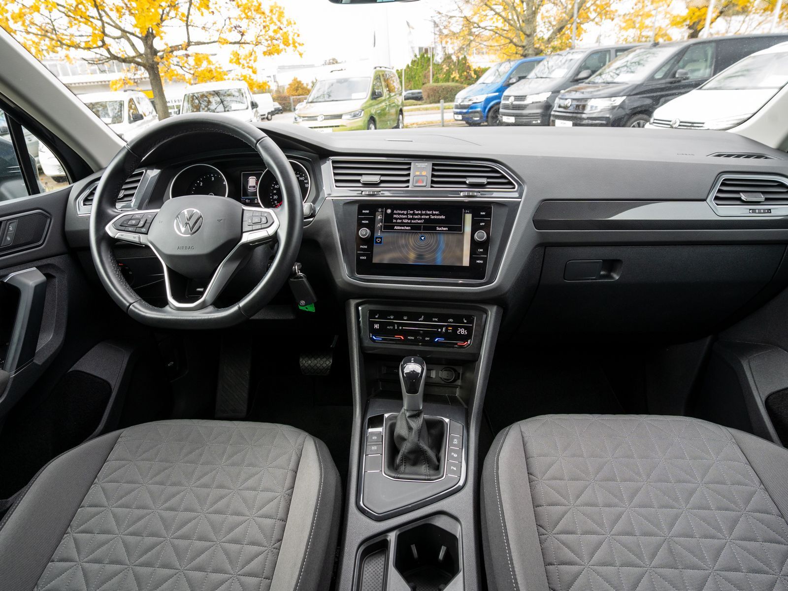 Fahrzeugabbildung Volkswagen Tiguan Life 2.0 TDI DSG LED NAVI PDC ACC SHZ