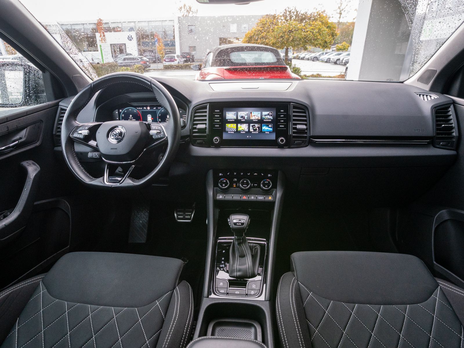 Fahrzeugabbildung SKODA Karoq Sportline 2.0 TDI DSG LED Navi PDC ACC AHK