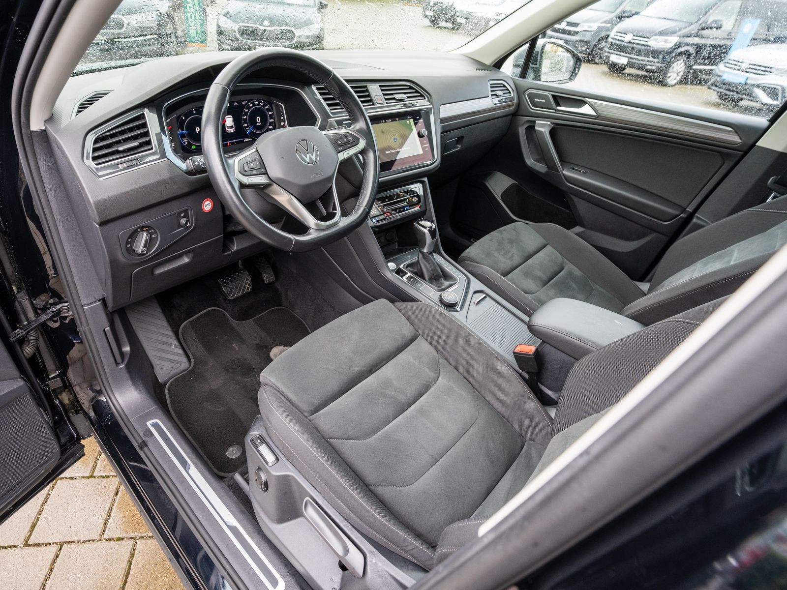 Fahrzeugabbildung Volkswagen Tiguan Allspace Elegance 4M 2.0 TDI DSG LED PANO