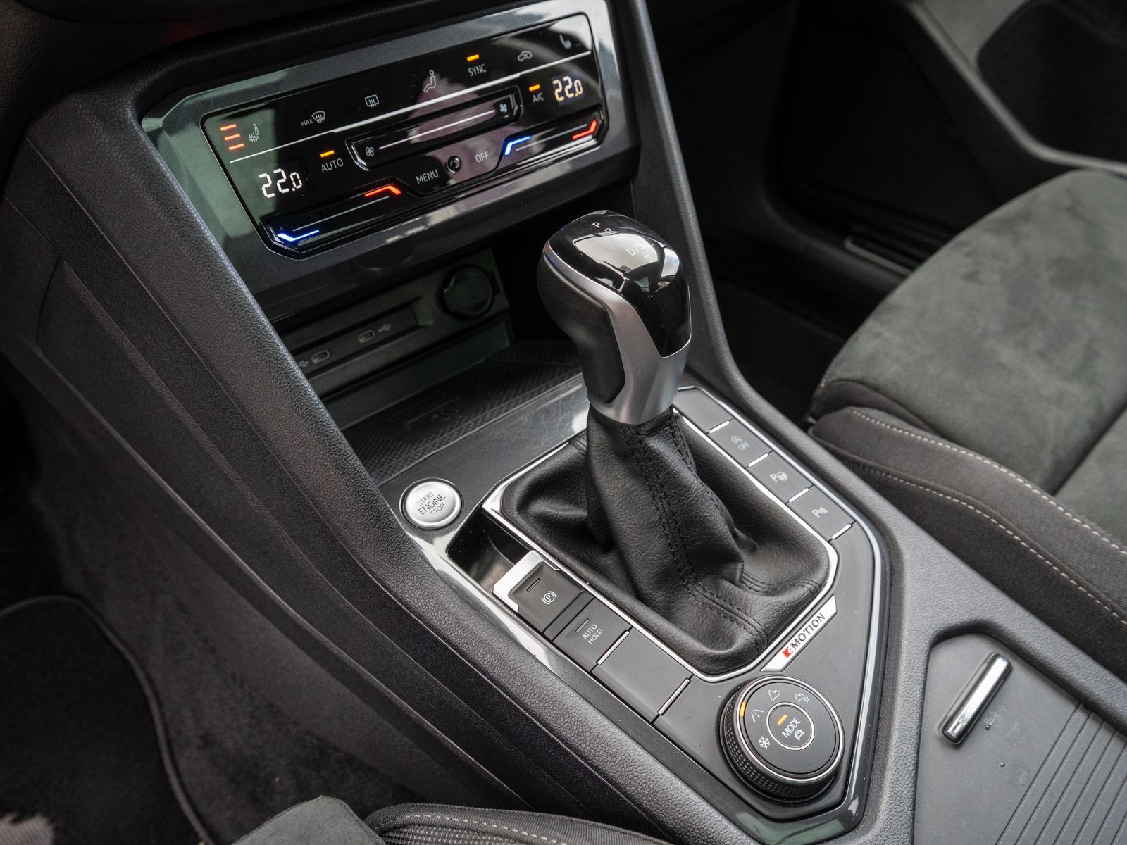 Fahrzeugabbildung Volkswagen Tiguan Allspace Elegance 4M 2.0 TDI DSG LED PANO