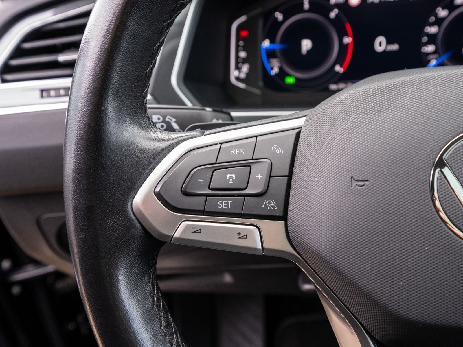 Fahrzeugabbildung Volkswagen Tiguan Allspace Elegance 4M 2.0 TDI DSG LED PANO