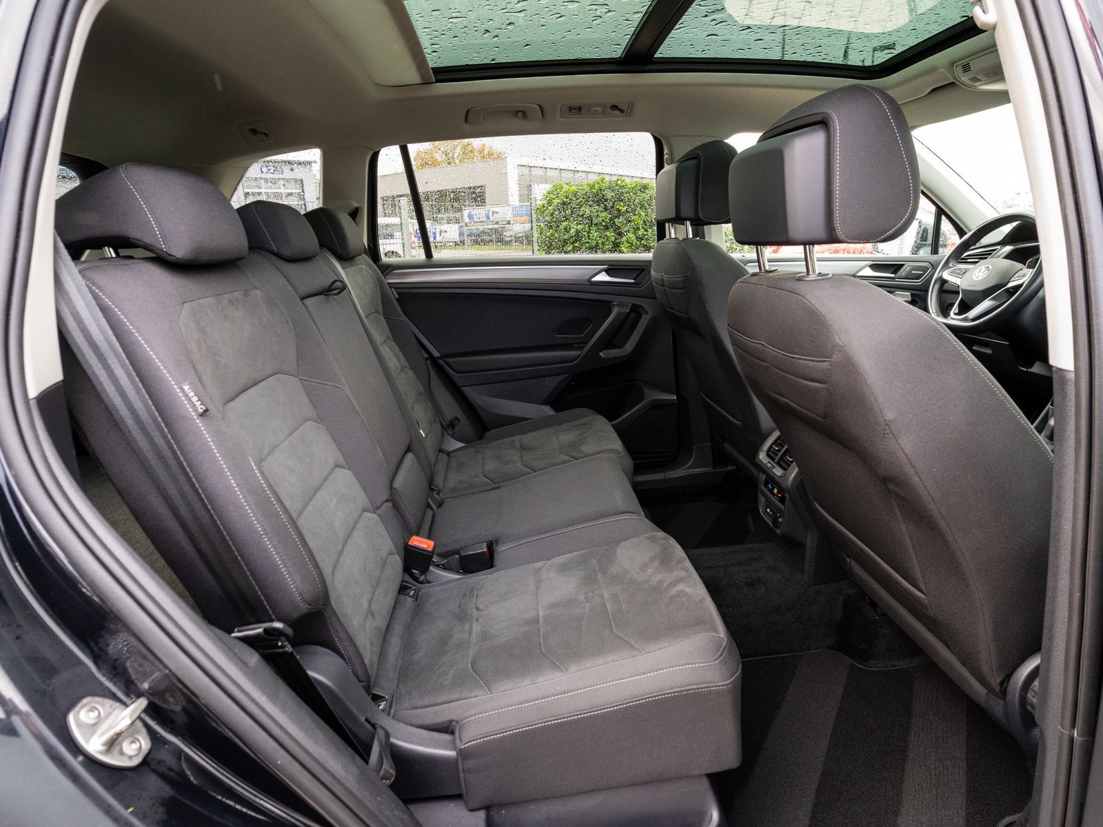 Fahrzeugabbildung Volkswagen Tiguan Allspace Elegance 4M 2.0 TDI DSG LED PANO