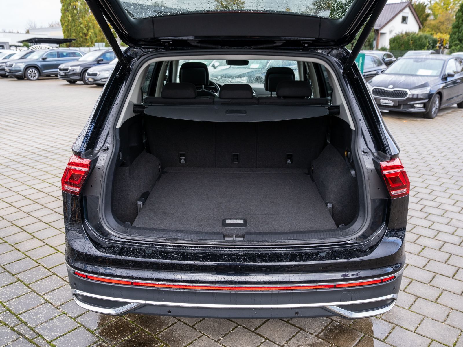 Fahrzeugabbildung Volkswagen Tiguan Allspace Elegance 4M 2.0 TDI DSG LED PANO