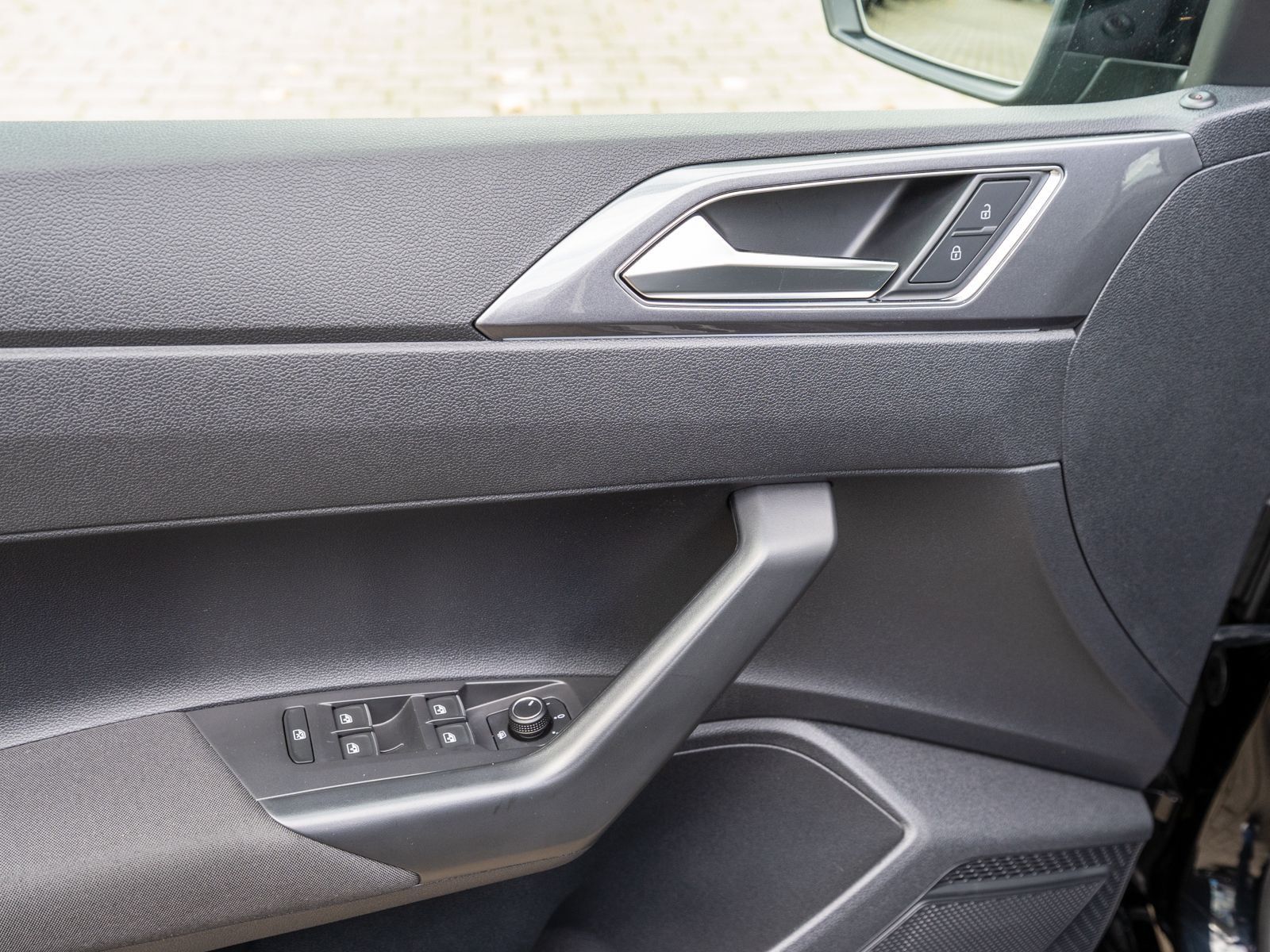 Fahrzeugabbildung Volkswagen Polo Highline 1.0 TSI DSG LED Navi PDC SHZ