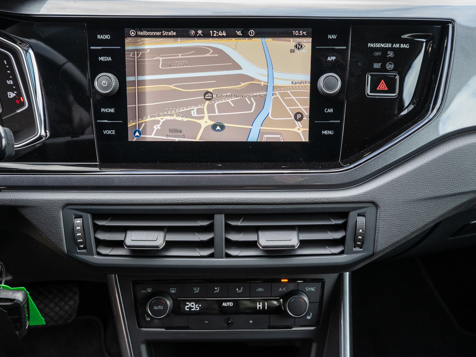 Fahrzeugabbildung Volkswagen Polo Highline 1.0 TSI DSG LED Navi PDC SHZ