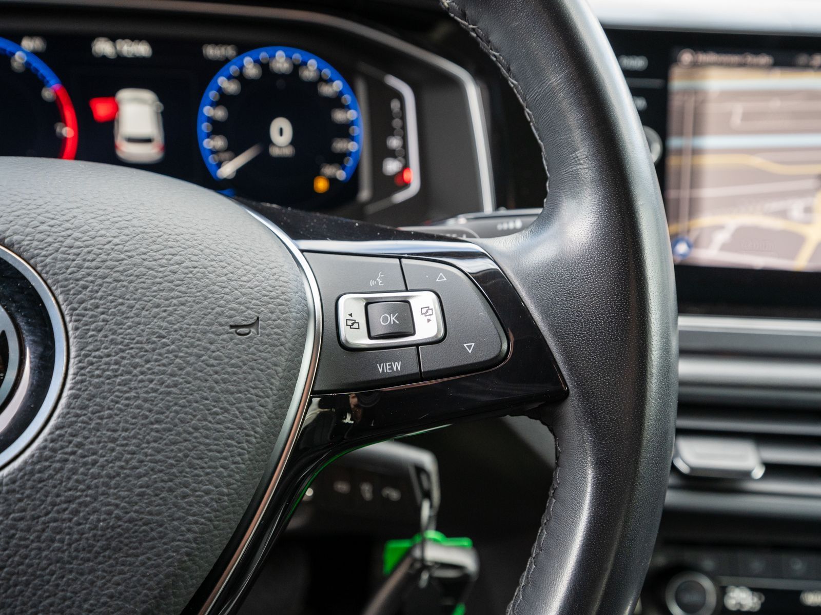 Fahrzeugabbildung Volkswagen Polo Highline 1.0 TSI DSG LED Navi PDC SHZ