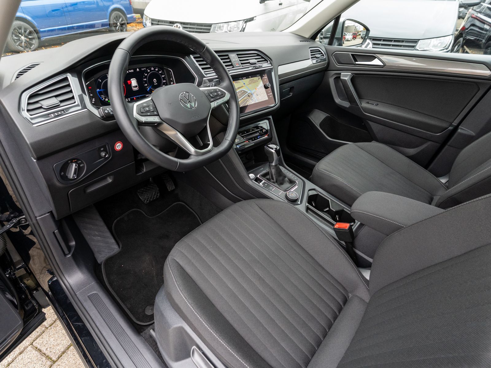 Fahrzeugabbildung Volkswagen Tiguan Allspace Life 4M 2.0TDI DSG 360° PANO AHK