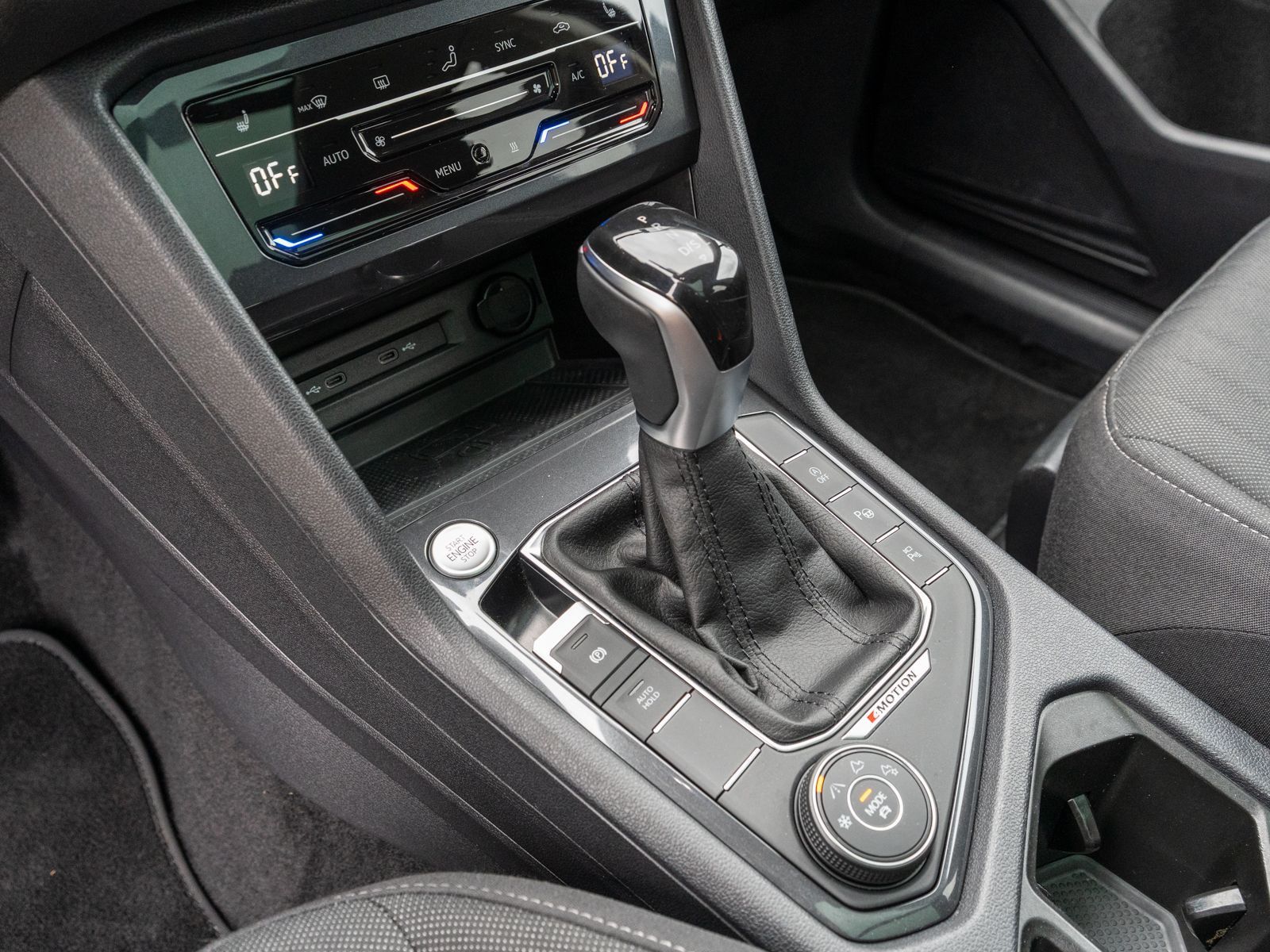 Fahrzeugabbildung Volkswagen Tiguan Allspace Life 4M 2.0TDI DSG 360° PANO AHK