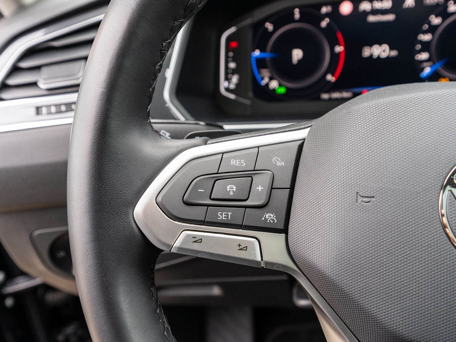 Fahrzeugabbildung Volkswagen Tiguan Allspace Life 4M 2.0TDI DSG 360° PANO AHK