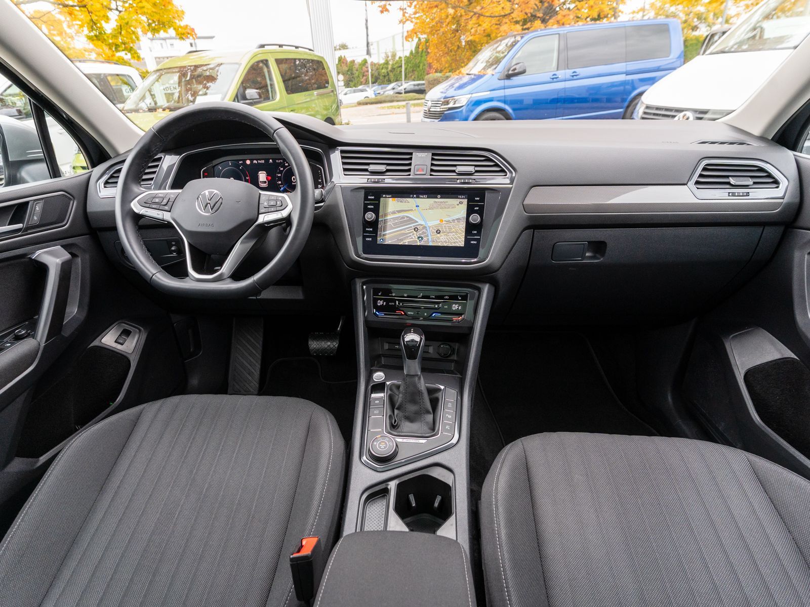 Fahrzeugabbildung Volkswagen Tiguan Allspace Life 4M 2.0TDI DSG 360° PANO AHK